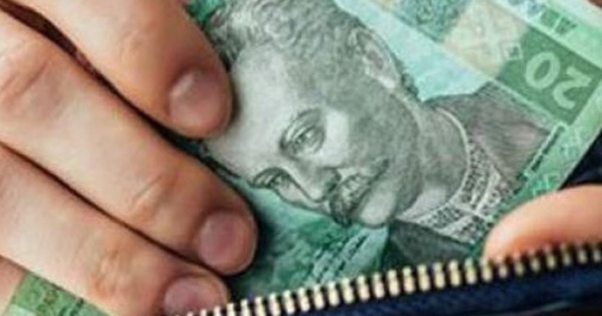 Массово снимают надбавки и могут урезать оклады. Как пересчитают ...