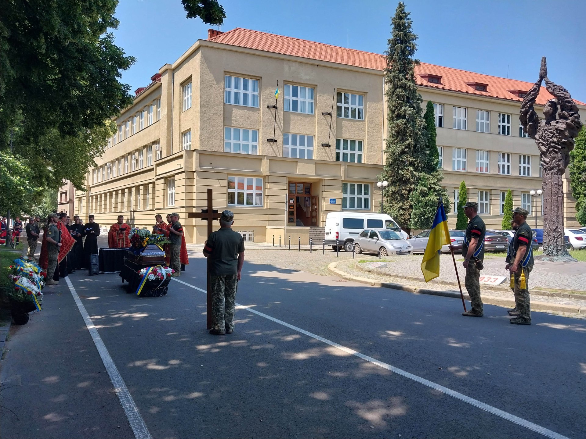 Церемонія прощання із загиблим воїном біля Набережної Незалежності