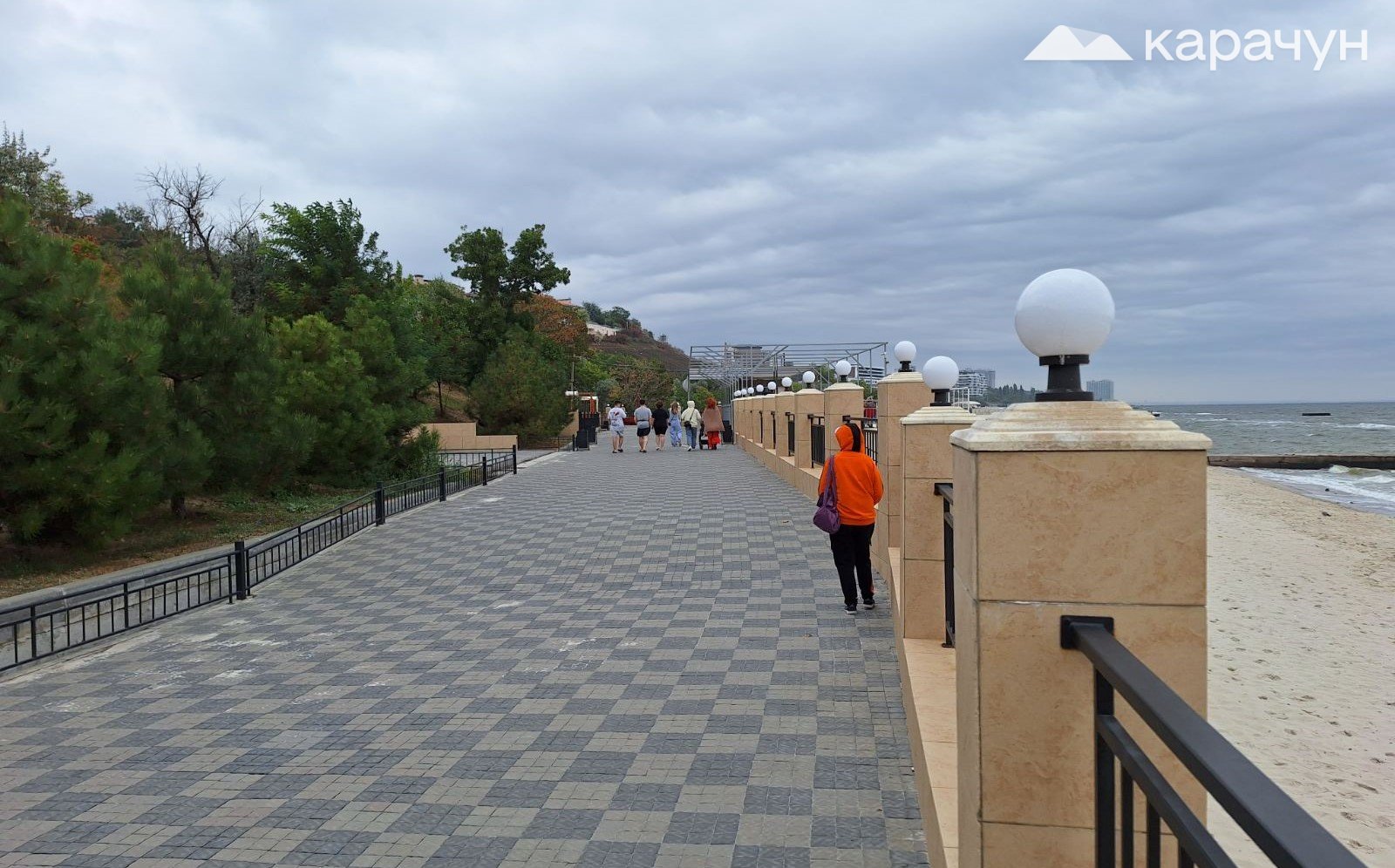 Біля моря приємно навіть просто прогулятися