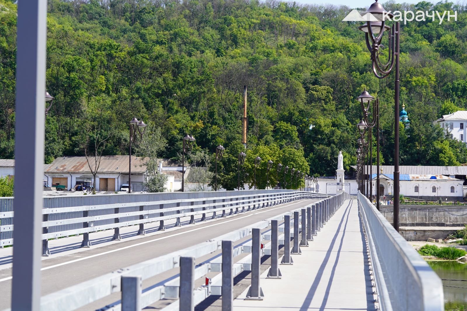 Новий міст у Святогірську має пішохідні доріжки з обох боків