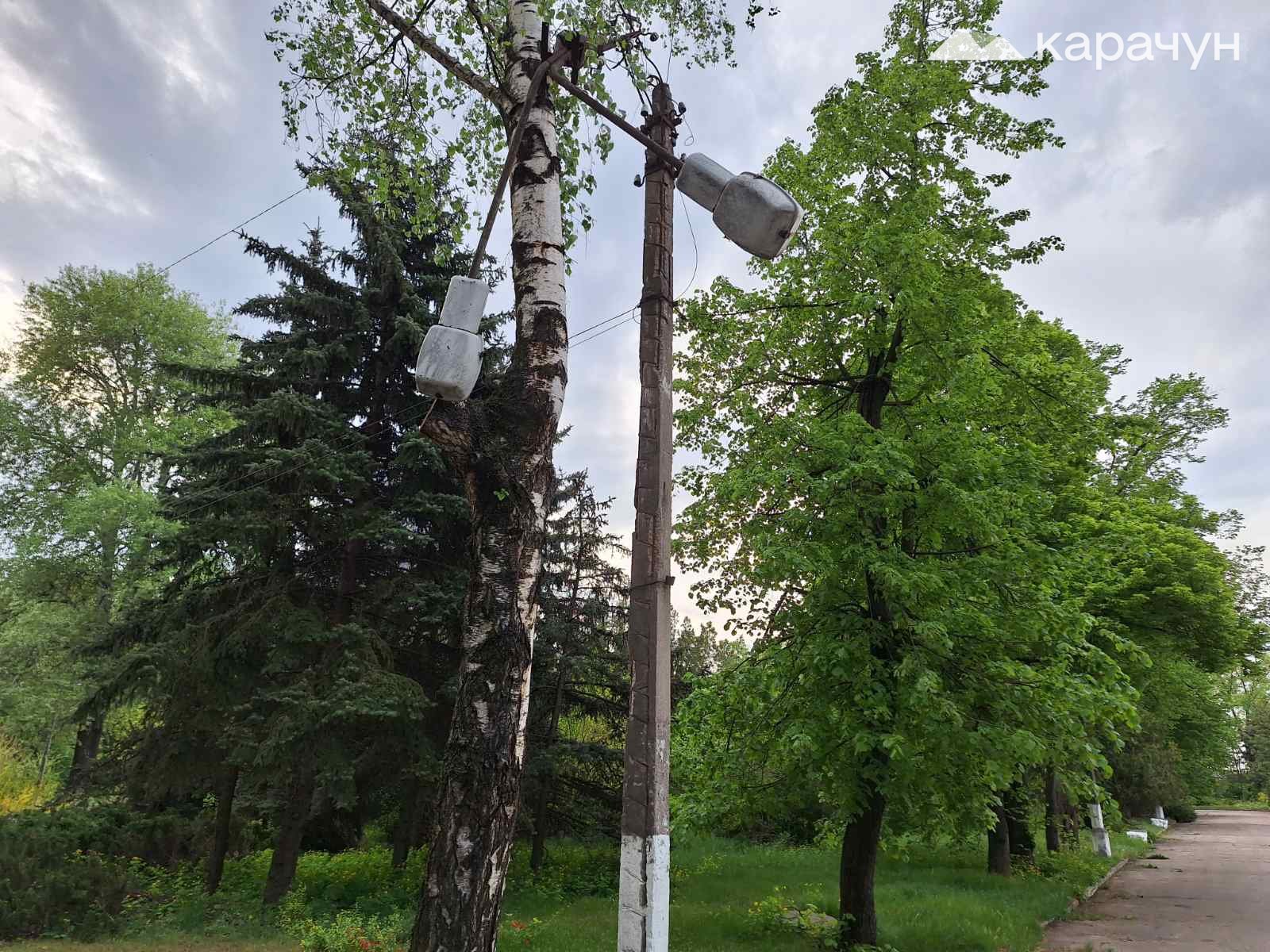 Ліхтарі не світяться, містяни тепер не гуляють по парку