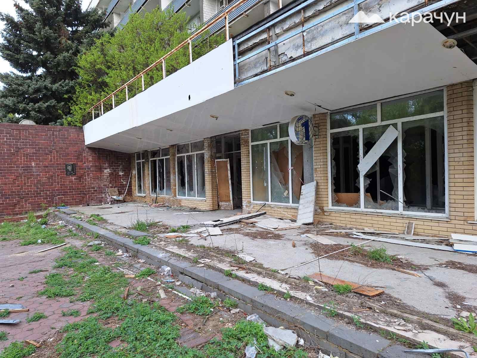 А колись перед входом до санаторію грали музики, танцювали відпочиваючі