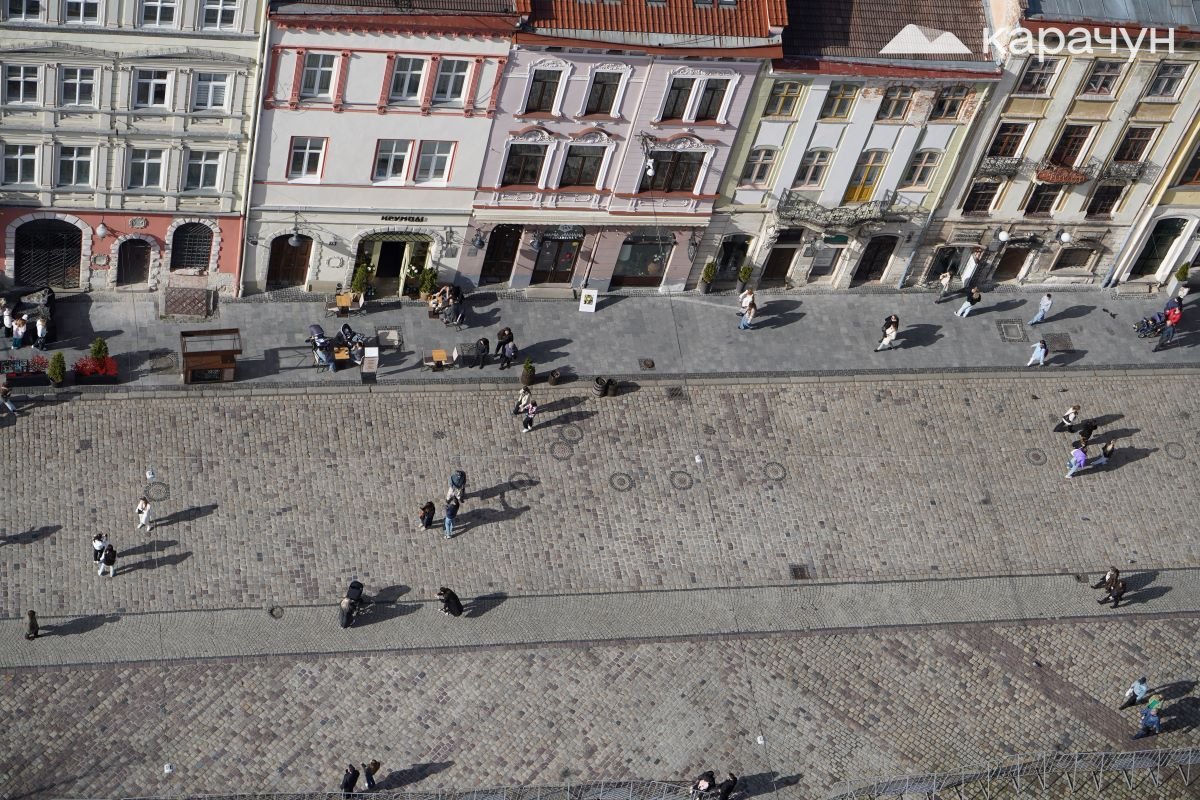 Знизу висота відчувається не так, як згори