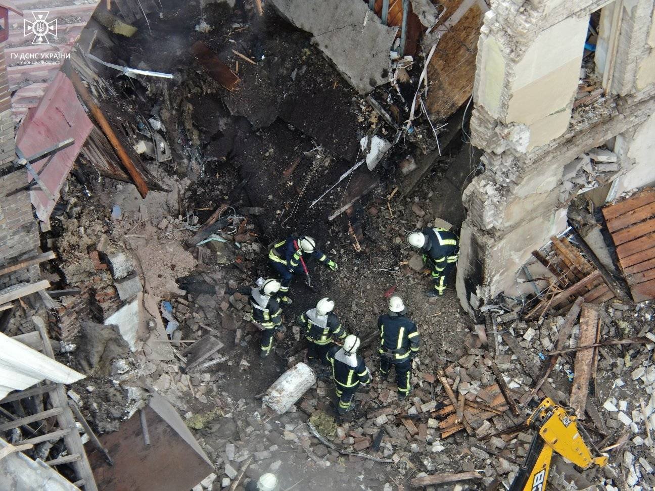 Зруйнована будівля ЗОШ№ 18 у Слов’янську. Фото — ДСНС