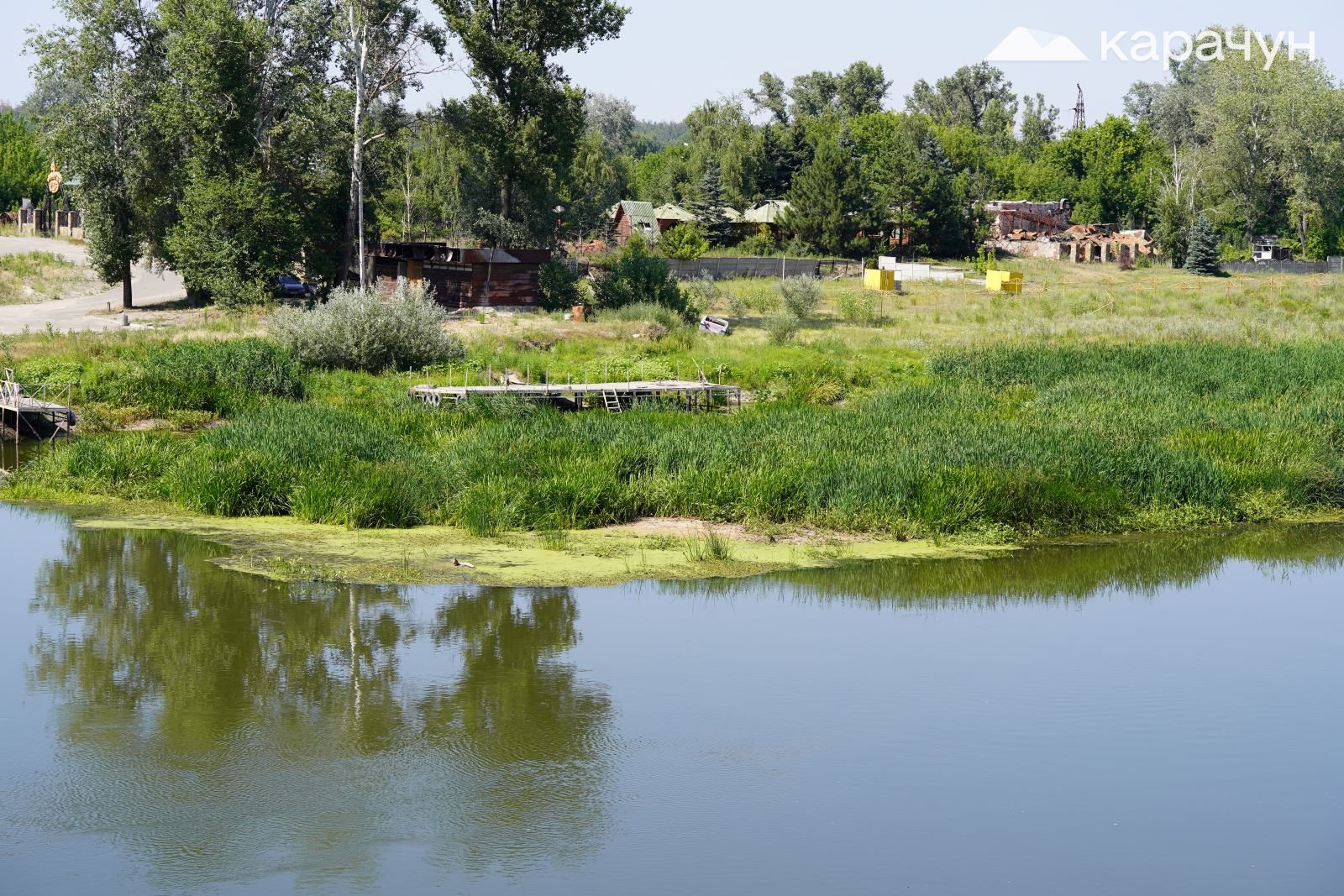 Вид на пляж біля бази відпочинку "Золота купель" у Святогірську