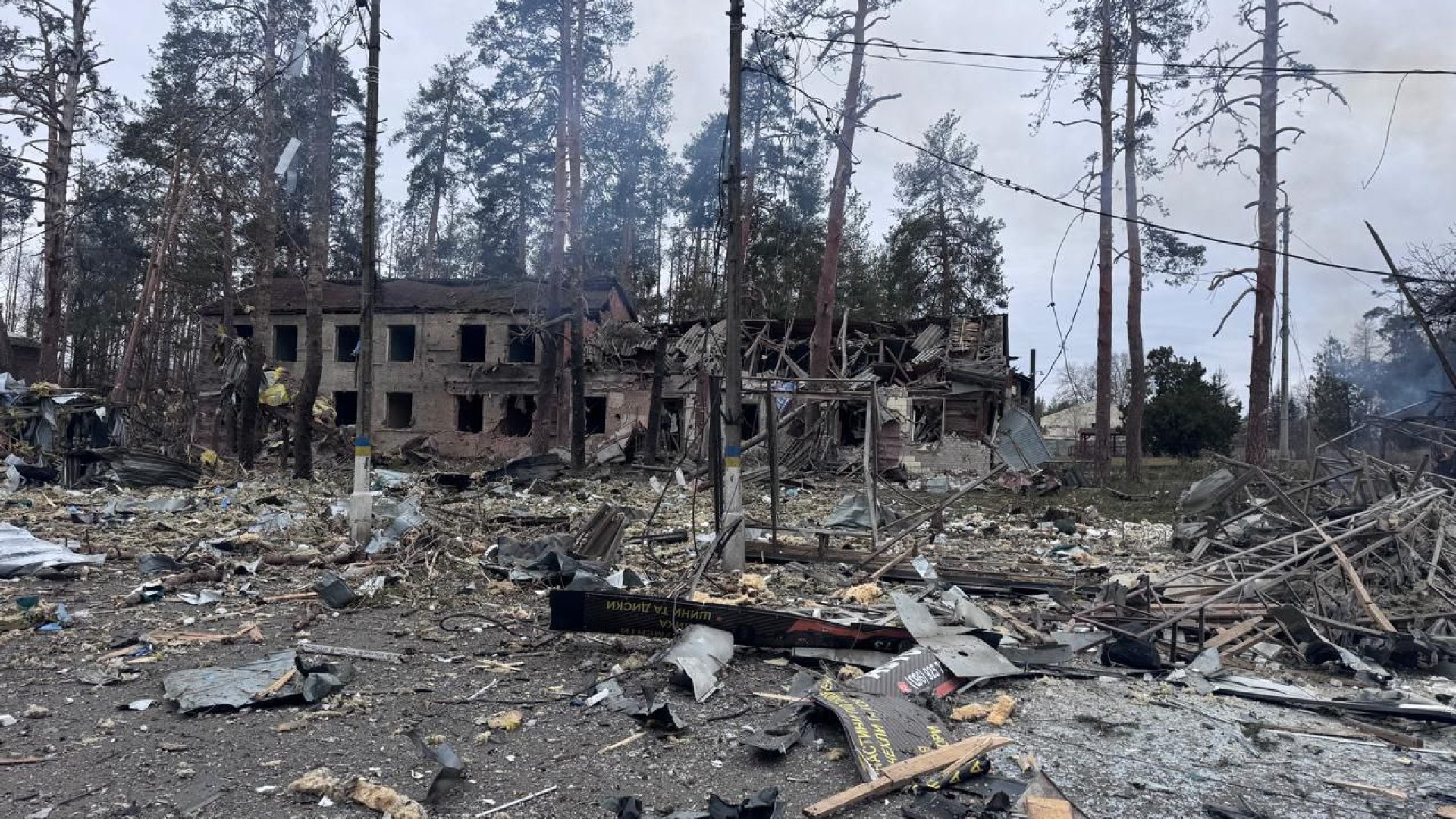 Удар по центру Святогірська: фото з місця обстрілу