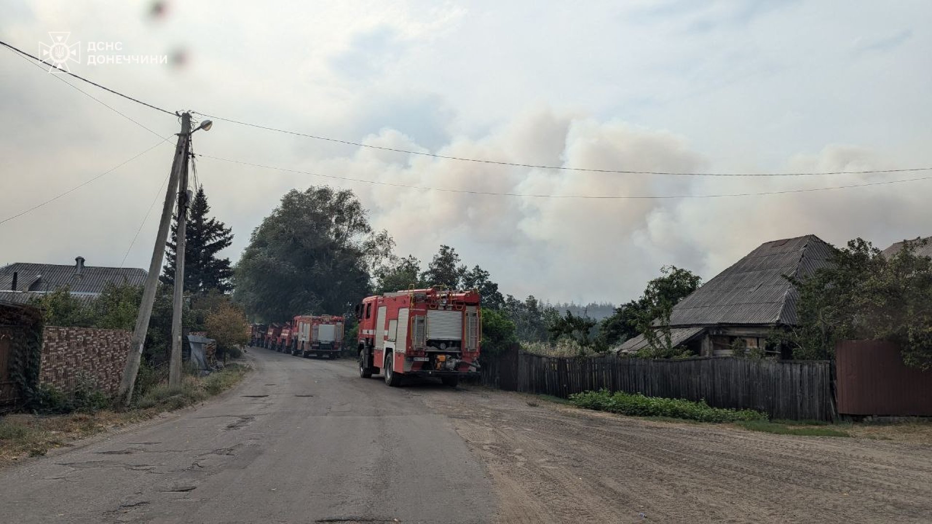 Третю добу продовжується масштабна лісова пожежа на Донеччині і Харківщині