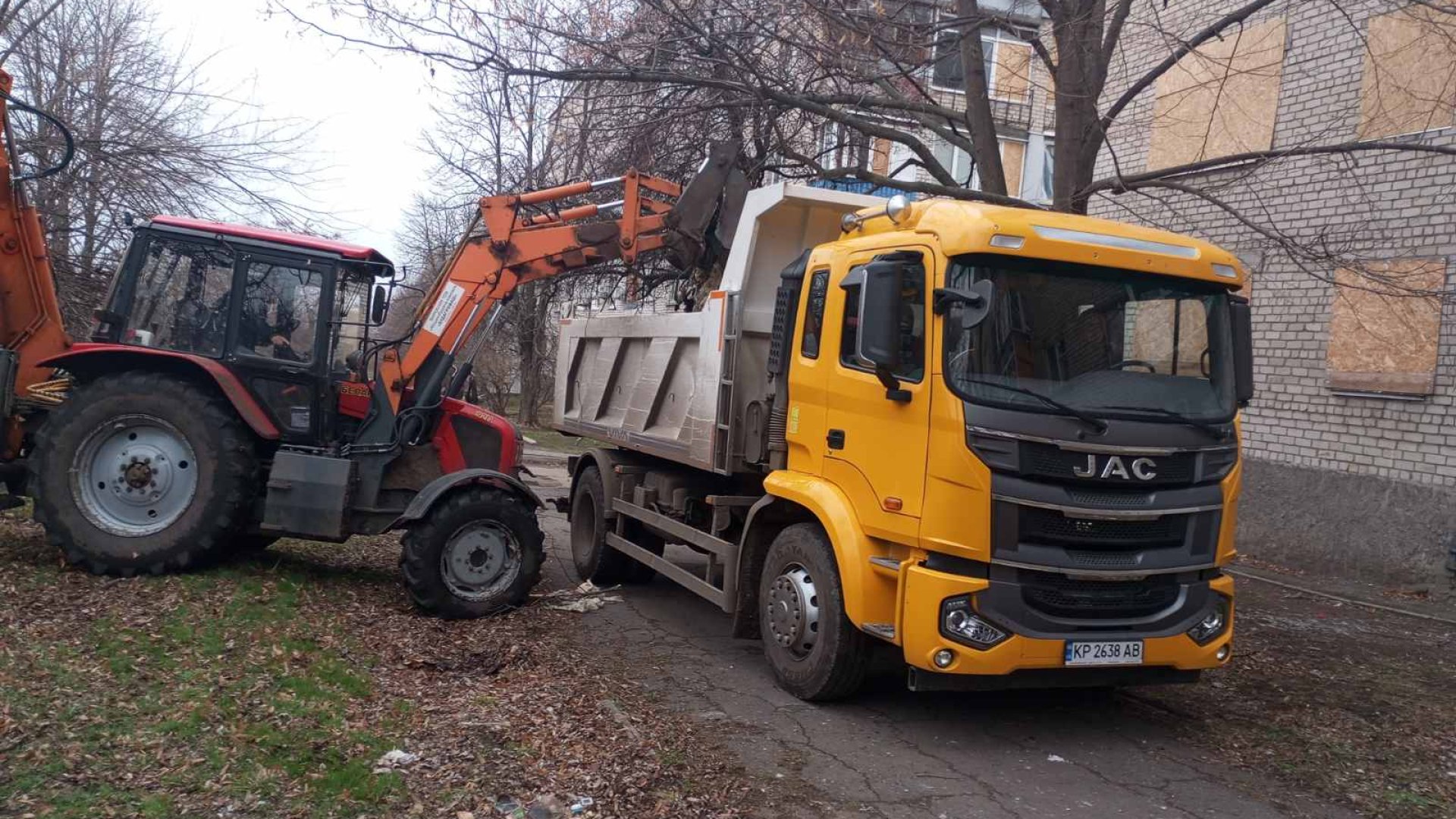 Як працюють комунальні служби у громаді неподалік лінії фронту