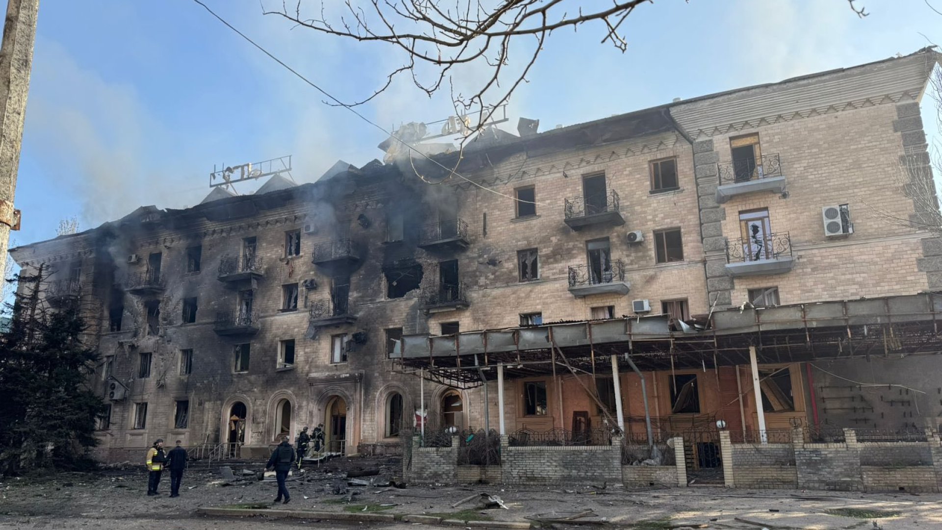 У Слов’янську кілька «шахедів» завдали удару по готелю «Україна»