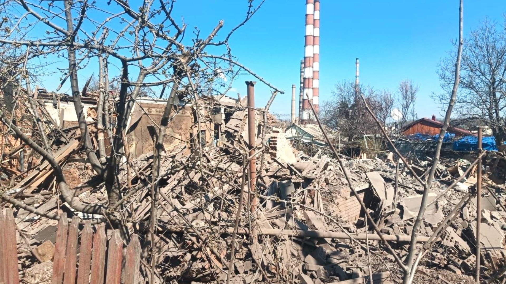 Чи має начальник військової адміністрації «останнім залишати корабель, що тоне»: як це відбувається на Донеччини