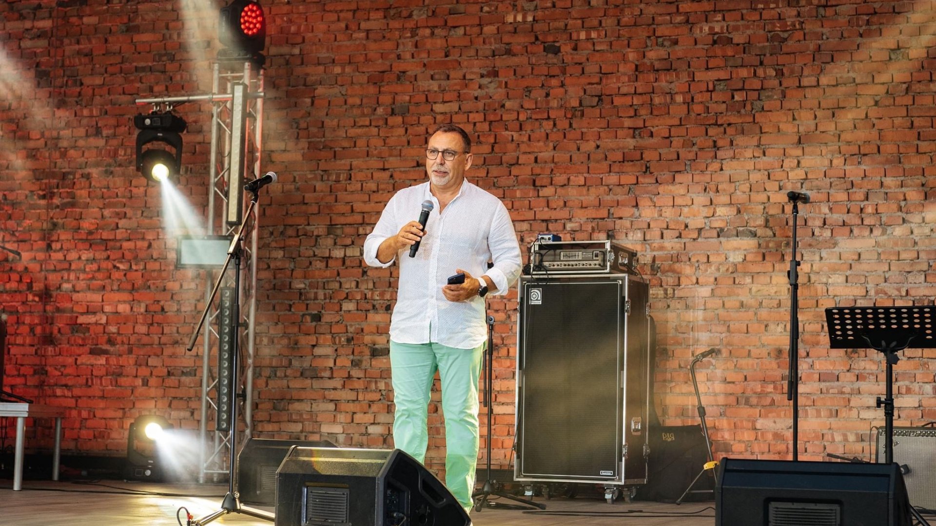 Віктор Левіт на сцені концертного майданчика "Монолія Крона"