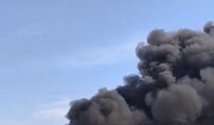 У Слов’янську пролунав вибух: над містом піднімається стовп чорного диму