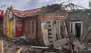 Армія РФ вдарила по Кураховому, під завалами можуть бути люди Армія РФ вдарила по Кураховому, під завалами можуть бути люди