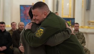 Протистояння Зеленського та Залужного викрило розкол в Україні Чому Зеленський звільнив Залужного