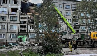 Російський дрон влучив у 5-поверхівку на Донеччині: 2 поранених Російський дрон влучив у 5-поверхівку на Донеччині: 2 поранених