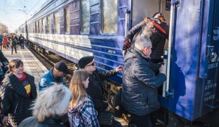 На Донеччині примусово евакуюють дітей Евакуація здійснюється безкоштовно