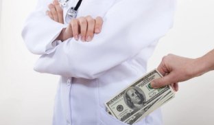 На Волині жінці довелося заплатити за безкоштовну операцію: після розголосу гроші повернуть На Волині жінці довелося заплатити за безкоштовну операцію: після розголосу гроші повернуть