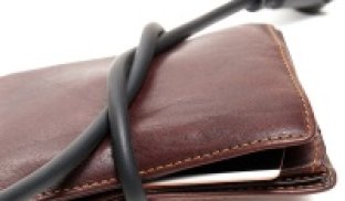 Тарифи на електроенергію підняли: чому це сталося і яких іще сюрпризів очікувати від уряду