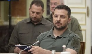 Зеленський на засіданні фракції «Слуги народу» заявив про намір балотуватись на наступних виборах – Politico