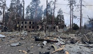 Удар по центру Святогірська: фото з місця обстрілу