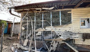 Наслідки російських обстрілів у Донецькій області Росіяни завдають ударів вздовж лінії фронту