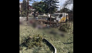 Росіяни вдарили по Яровій у момент видачі пенсій. Відомо про понад двадцять загиблих Росіяни вдарили по Яровій у момент видачі пенсій. Відомо про понад двадцять загиблих