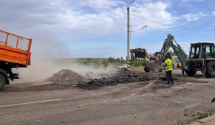 Комунальники ліквідовують наслідки обстрілів у Краматорську Вночі Росія обстріляла Краматорськ