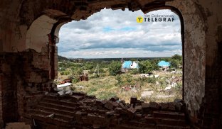 Вигляд на зруйноване Богородичне Село Богородичне, що на Донеччині