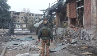 У Донецькій області двоє людей загинули та семеро поранені через російські обстріли У Донецькій області двоє людей загинули та семеро поранені через російські обстріли