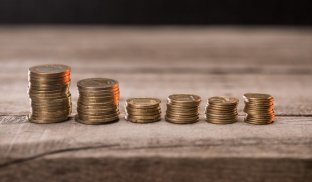 Доходи українців невдовзі знову оподатковуватимуть за прогресивною шкалою Уряд знову хоче підвищити податки