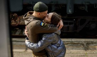 Укрзалізниця зможе привітати захисників Доставляємо любов на День закоханих
