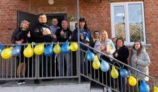 Відділення знаходиться у будівлі колишньої селищної ради