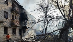 Війська РФ завдали авіаудару по багатоповерхівці в Донецькій області: п’ятеро поранених, серед них — двоє дітей  Війська РФ завдали авіаудару по багатоповерхівці в Донецькій області: п’ятеро поранених, серед них — двоє дітей