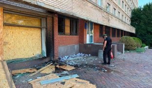 У Слов'янську внаслідок обстрілу постраждала будівля податкової