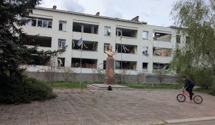 Зруйнована будівля школи №12 у Слов'янську