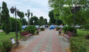 Вулиця у селі Торчин Які ціни на продукцію Торчин на Волині
