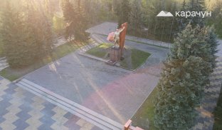 Монумент у парку Шовковичному. Слов'янськ.Фото з архіва Карачуна Парк Шовковичний у Слов'янську