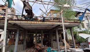 Так сьогодні виглядає центральний вхід у санаторій "Слов'янський" на Словкурорті На Слов'янському курорті знищені всі санаторії