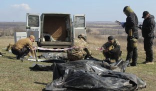 Команда Плацдарму працює у полі Як волонтер зі Слов'янська шукає тіла загиблих