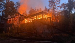 У Святогірську стріляли по базі відпочинку, у Слов'янську - по школах: зведення У Святогірську стріляли по базі відпочинку, у Слов'янську - по школах: зведення