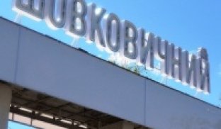 Центр Слов'янська під обстрілом: влучили у парк Шовковичний та в район Будинку побуту Центр Слов'янська під обстрілом: влучили у парк Шовковичний та в район Будинку побуту