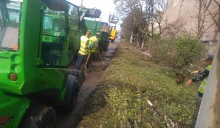 Наслідки обстрілу Слов'янська Комунальники ліквідовували наслідки обстрілу
