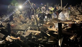 На місцях ударів працюють представники влади, поліція і рятувальники