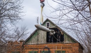 Бомба впала на горище житлового будинку та не розірвалась