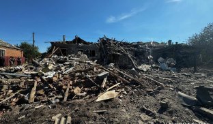 Так виглядає один з будинків у Словʼянську після обстрілу Росіяни застосовували для удару по Словʼянську ФАБ