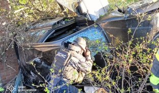 ДТП у Слов’янську: рятувальникам довелося діставати водія з розбитого авто ДТП у Слов’янську: рятувальникам довелося діставати водія з розбитого авто