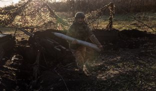 Кремль готується до багатовекторного наступу вздовж тисячокілометрової лінії фронту — AP Кремль готується до багатовекторного наступу вздовж тисячокілометрової лінії фронту — AP
