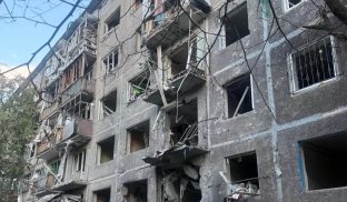 У Слов’янську четверо людей отримали поранення після удару по району багатоповерхівок