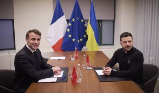 Україна має вести реалістичну дискусію з територіальних питань — Макрон Україна має вести реалістичну дискусію з територіальних питань — Макрон