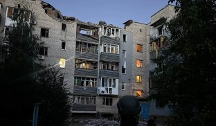 У Слов'янську внаслідок обстрілу пошкоджено житловий багатоповерховий будинок